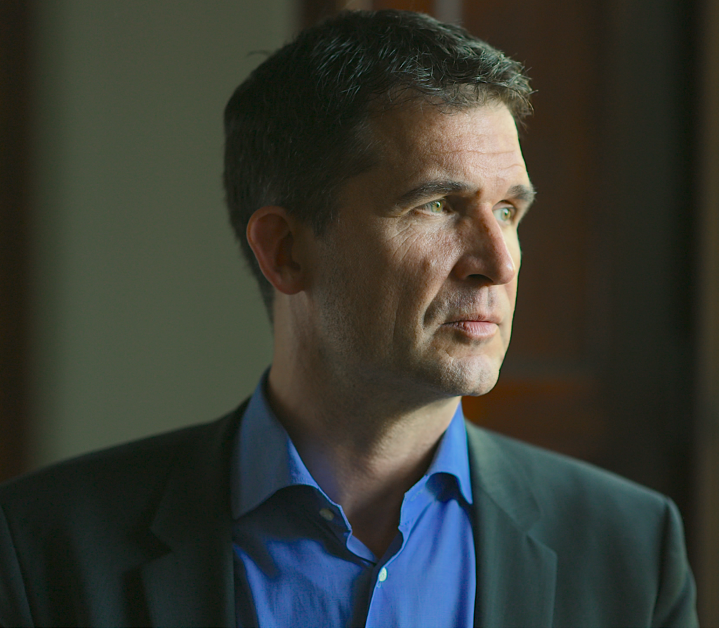 Porträtbild von Nils Melzer